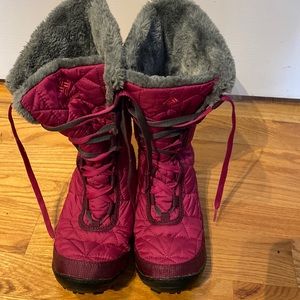 Never worn dark pink/purple Columbia boots with faux fur lining
